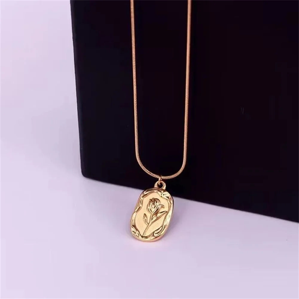 Rose Pendant Necklace