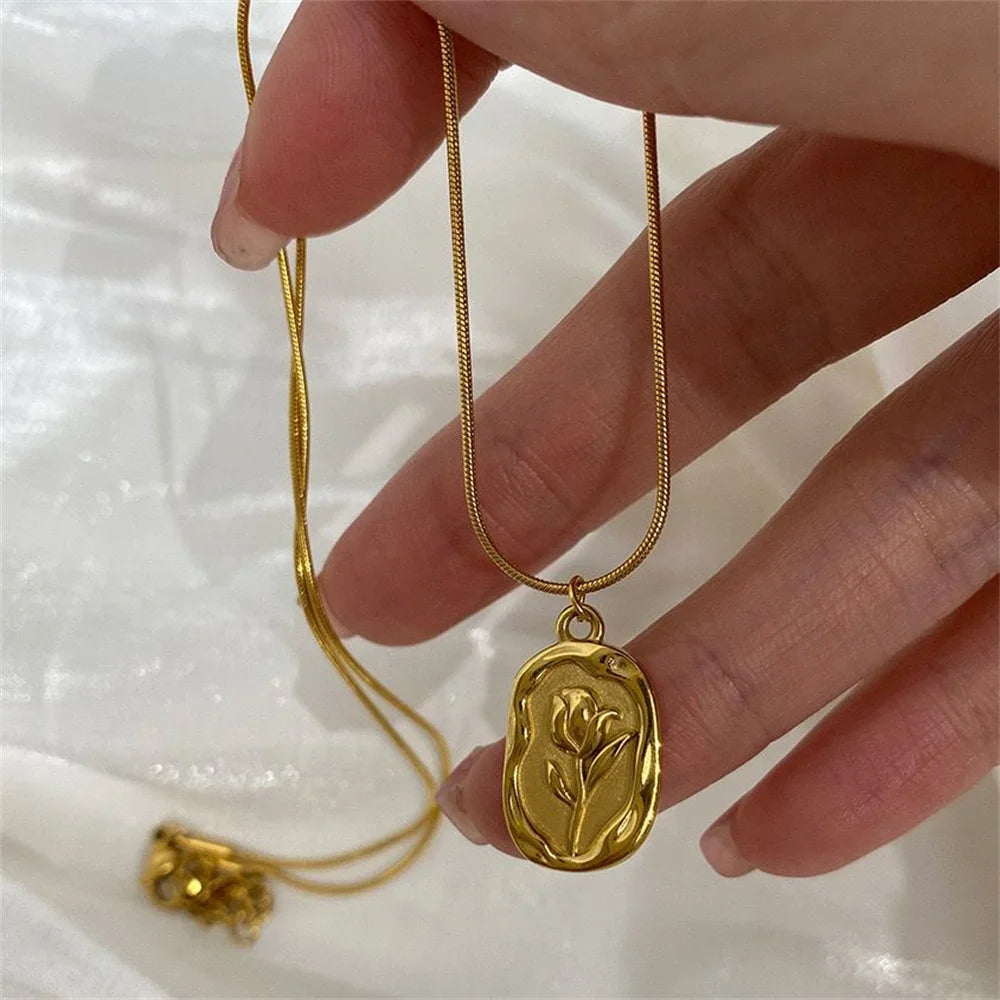Rose Pendant Necklace