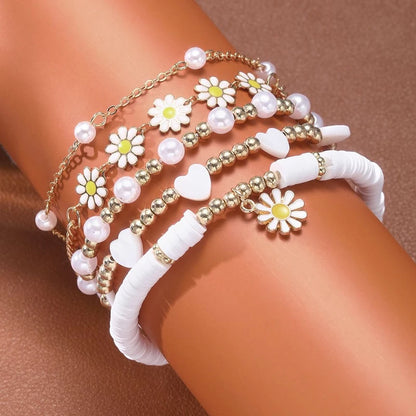 Daisy Flower Pendant Bracelet