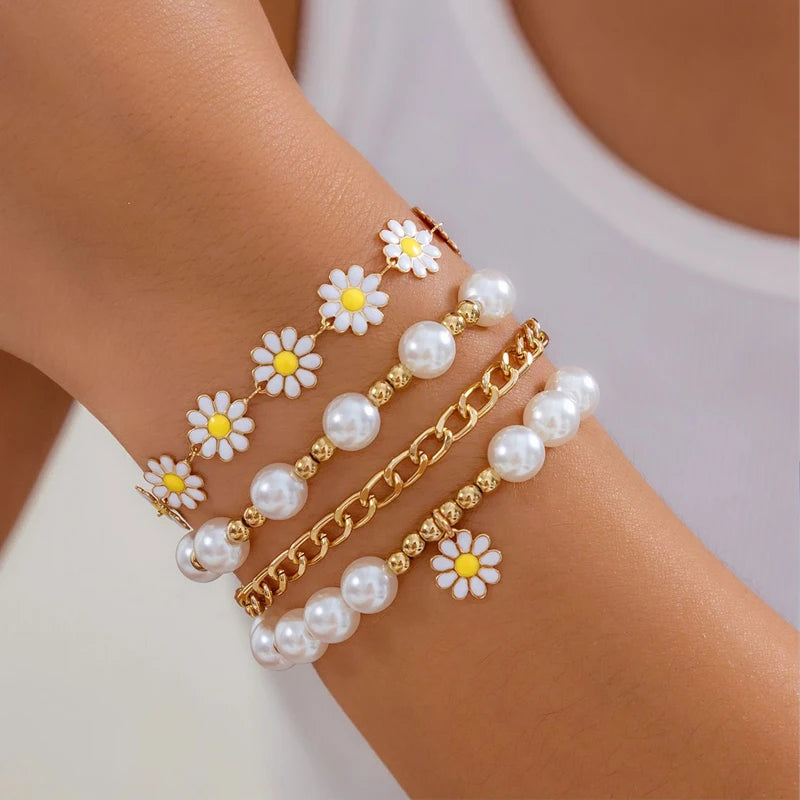 Daisy Flower Pendant Bracelet